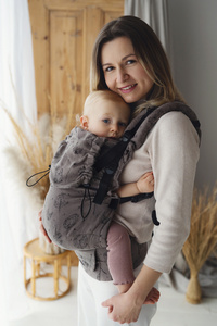 Brązowe nosidełko dla dziecka Prime Rustic Lightness – Dmuchawce