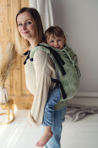 Zielone nosidło Preschooler Flow Lightness z lnem – Dmuchawce
