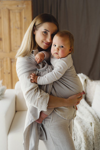 Beige Moonstone M – ponadczasowa chusta kółkowa w odcieniu beżu