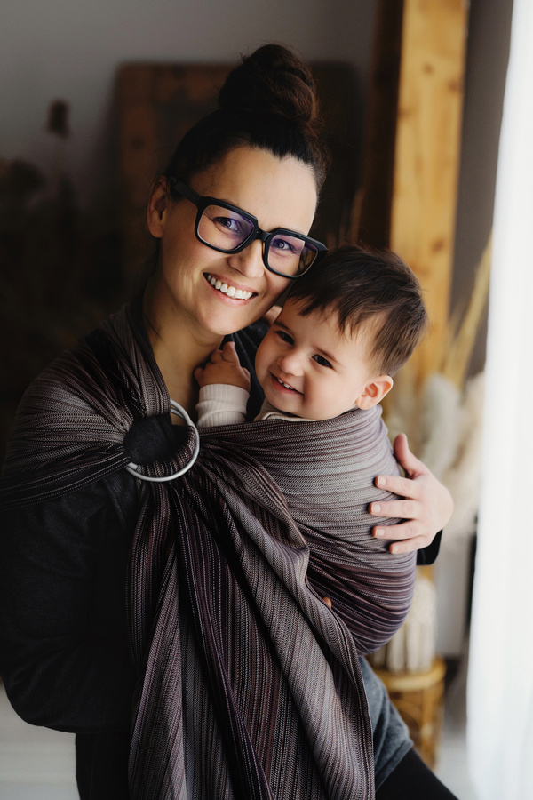 Brązowa chusta kółkowa Bronzyt M – naturalna bliskość zawsze pod ręką