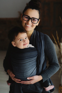 Czarna chusta do noszenia Hematyt 4,6 m – klasyczny wybór dla rodziców